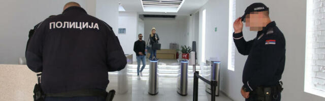 KO I ZAŠTO PRIJAVLJUJE BOMBE PO SRBIJI? "Mete" škole i tržni centri, koja je poruka "bombaša"?!