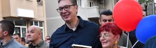 Vučić: "Neki su hteli da zvižde, ali su pobegli, na skupovima u SRB oko 150.000"