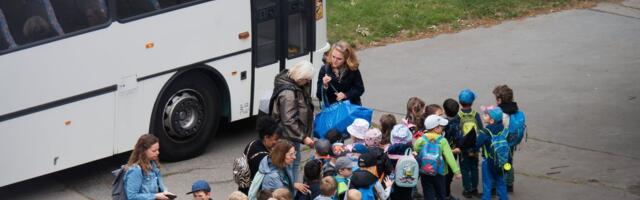 Lapsevanem hämmingus: tellitud bussi hind võib kütuse kallinedes tõusta, aga odavnedes ju ei lange