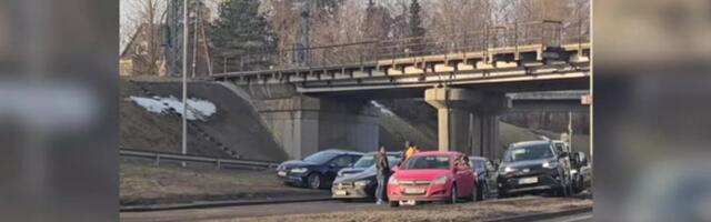 VIDEO | Äkkpidurdamine põhjustas Tammsaare teel kuue sõiduki ahelavarii