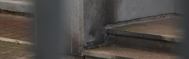 Reporter: Kapo peamaja ja parlamendihoonet süütepudeliga loopinud mees peeti kinni