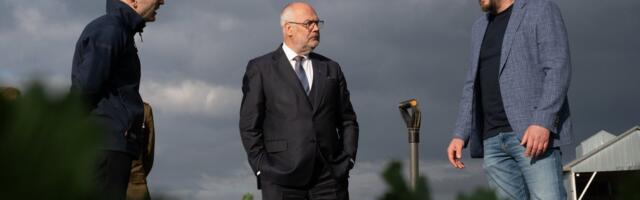 Jõgevamaa põllumehed üllatasid presidenti väga erilise kingitusega