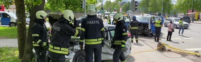 Reporter: Tallinnas sattus politseibuss õnnetusse