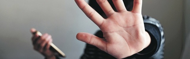 „Ma ei saa rääkida!” Lähisuhtevägivallast teatati koroonakriisi ajal ligi poole vähem
