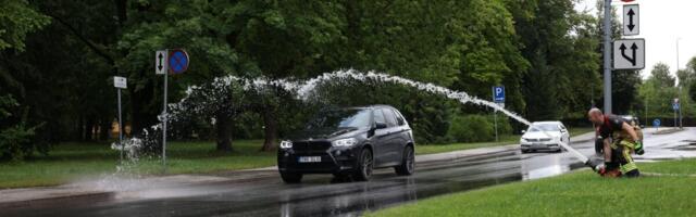 “Vett lihtsalt tuli põranda äravoolust välja.” Tartu ärid võitlevad uputusega