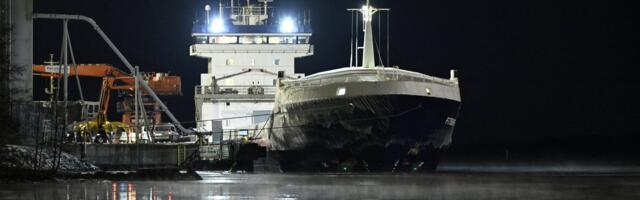 FOTOD | Merekaabli lõhkumises kahtlustatav Fitburg jõudis Kantviki sadamasse