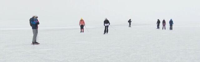 Uisutajad võtavad Pärnu lahe jääst viimast