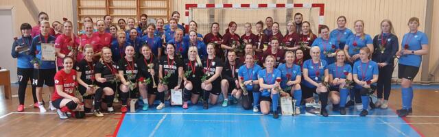 Virtsus peeti saalijalgpalli naistepäevaturniir