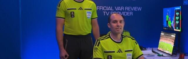 Skandal potresa Mundijal: Sudija usred prenosa uživo pokazao rasistički simbol /VIDEO/