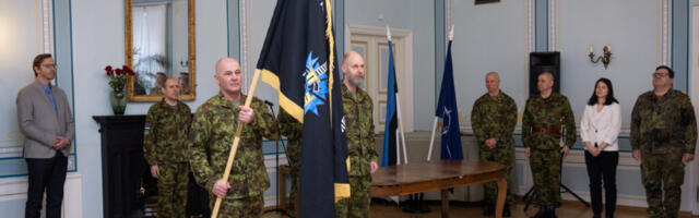 Kaitseväe juhataja annetas kaitseväe veteranidele lipu