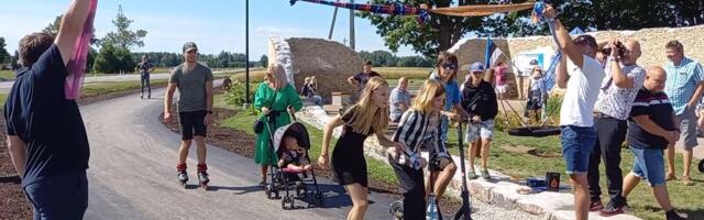 Atsalama küla sai juurde "tänava", pingid ja puud