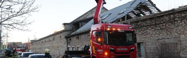 TORMIBLOGI | Torm rebis majadelt katuseid ja murdis maha Haabersti jõulukuuse