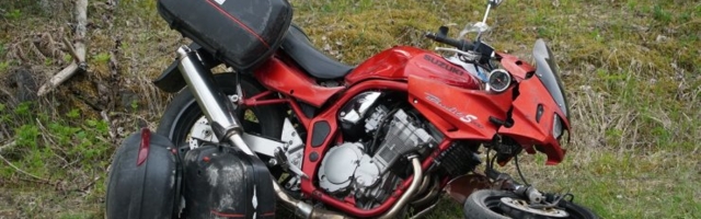 FOTOD | Järvamaal põrkasid kokku auto ja mootorratas