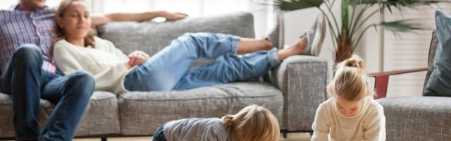 Veekindel marker hinnalisel parketil ja purunenud marmor. Kui lapse mäng lõpeb 5600-eurose kahjuga