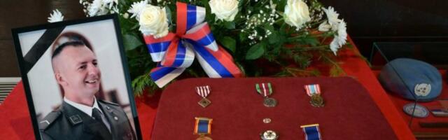 TUGA DO NEBA! Sahranjen stariji vodnik Jovanović koji je poginuo u misiji u Libanu - Ministarstvo odbrane dodelilo zastavu i medalju (FOTO, VIDEO)