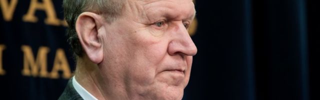 Helme heidab elamisloa kaardilt rukkilille ja asendab selle müütilise Europega