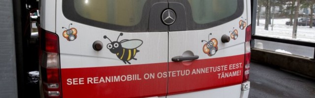 Päev liikluses: üle katuse rullunud autos said viga neli inimest, kaks neist lapsed