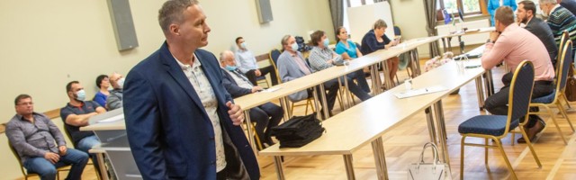 Töökohad omadele: opositsioonijuht nimetab Jõhvi vallavanema selgitusi ülbitsemiseks