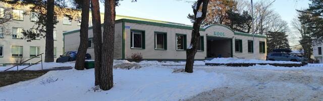 „Vett läbi laskev katus, tuult mittepidavad seinad...“ Narva-Jõesuu ootab uue koolimaja valmimist