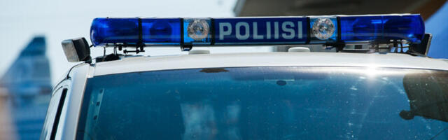 В финском Эспоо скоростной трамвай столкнулся с дорожным препятствием: есть пострадавшие