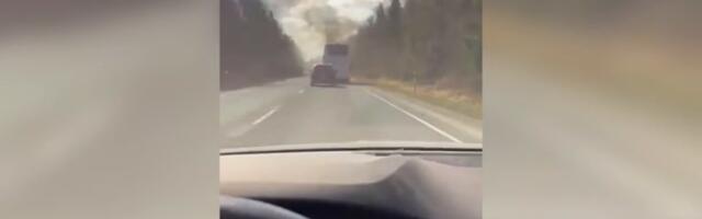 VIDEO | Märjamaal süttis reka haagis, liiklus on häiritud