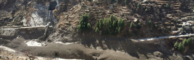 Himaalaja liustiku küljest lahti murdunud rahn purustas tammi, hukkus umbes 100 inimest