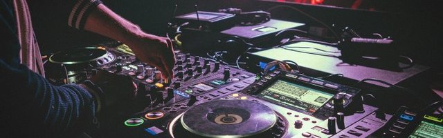 Saamas juba nädalavahetuse traditsiooniks: Tallinna ööklubid HALL ja 9/11 teevad taas live esinemisi