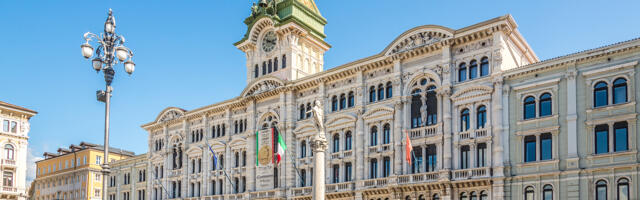 Trieste linnapea keelas vaktsiinpassi vastased meeleavaldused linna peaväljakul