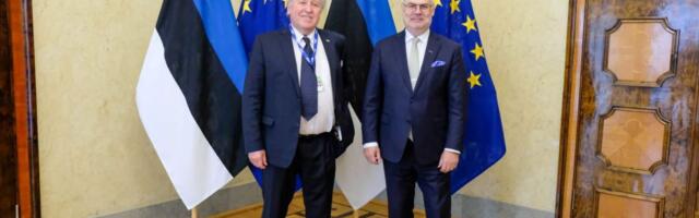 Riigipea andis Eesti-Norra kultuurisuhete edendajale Jan Erik Holstile üle teenetemärgi