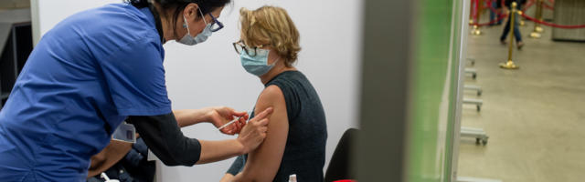 Teadlased ja arstid: vaktsineerimine on kõige turvalisem viis pandeemiast ja piirangutest pääsemiseks