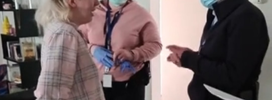 Austraalia võimud võtsid raseda naise koroonapiirangute vastase postituse eest vahi alla