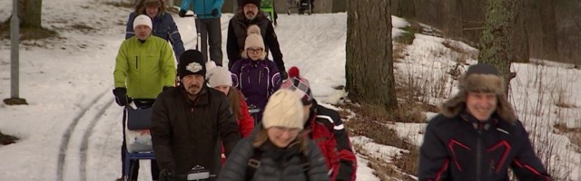 Reporter: Kui ei mõista suusatada, siis mine kelgumatkale!