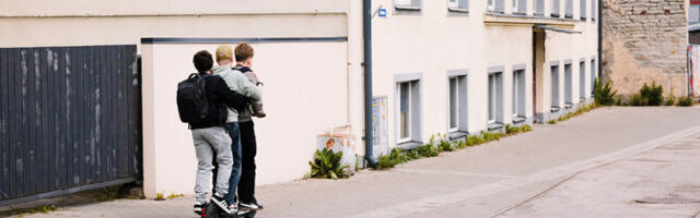 Riik kaalub elektritõukerattaga sõitmise keeldu alla 10-aastastele