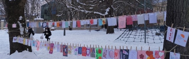 Kesklinna lapsed valmistasid linlaste rõõmuks sadu sõbrapäevakaarte