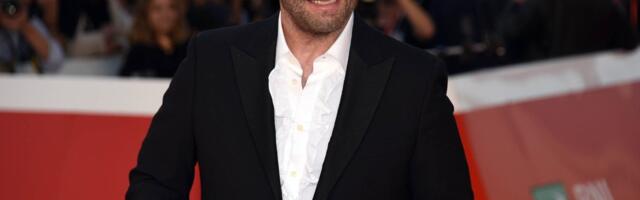 FOTO | Kas see on John Travolta? Näitleja saabus Cannes’i filmifestivalile muutunud välimusega