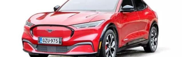 HUS pani meedias kära põhjustanud ametiauto otsingu pausile