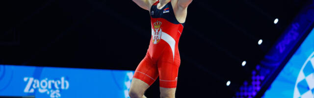 Komarove, Srbine - Zbog grba naše zemlje skinuo šal Hrvatske