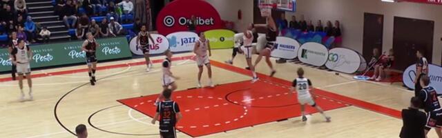 MÄNGU HETK | Korvi alla vabaks jäätud Gert Suvi vajutas palli võimsalt ülevalt alla