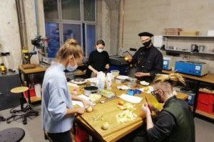 Olulised asjad  – Akadeemiline õunakook