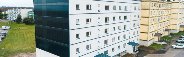 Tartu munitsipaalmaja sein sai renoveerimise käigus päikesepaneelid