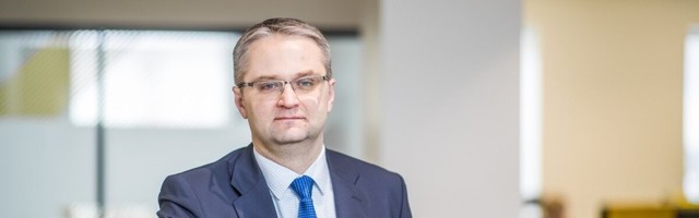 Riigikontrolör Janar Holm juhib Tanel Kiige tähelepanu vaktsineerimise kitsaskohatele: vaja on pikaajalist plaani