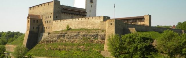 Poliitteater jätkub: Narva võimud on asunud Eesti-vastaste tänavanimede äramuutmisega selgelt venitama