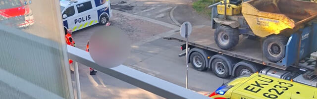 Soomes jäi elektritõuksiga sõitnud naine veoki alla ja hukkus