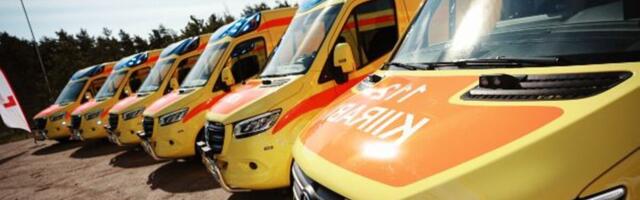 Regionaalhaigla soetas riigihankega reanimobiili ja kuus kiirabiautot