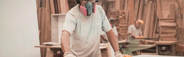 Olustvere mõisakompleksi lisandus puidukoda