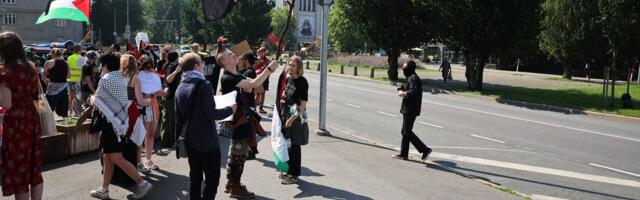 FOTOD | Palestiina toetajad kogunesid välisministeeriumi ette. Laidetakse Tsahkna tegevust