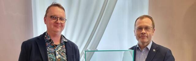 Tartu andis linnamuuseumi kogusse Eino Mäelti loodud ettevõtlusauhinna