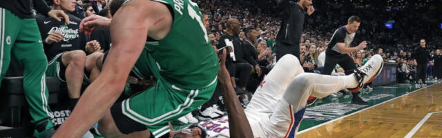 HOROR U NBA! Embid se grčio na podu - cela hala u šoku gledala šta mu se događa! (VIDEO)