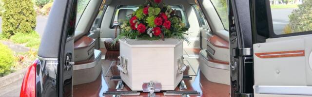 Naine korraldas oma lapsele võltsmatuse, et arvete maksmist vältida