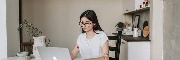 Kuidas kasutada valgusketti kodu kaunistamiseks?